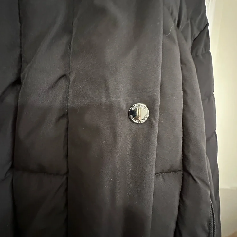 Michael Kors Dark Puffer Coat with Logo. Brand New Never Worn. - Picture 4 of 10